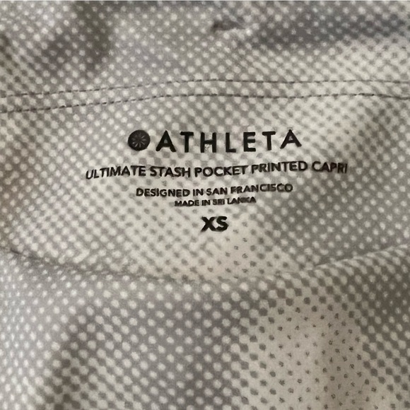 Athleta Ultimate Stash Pocket Printed Capri leggings tights white gray XS - Picture 10 of 12